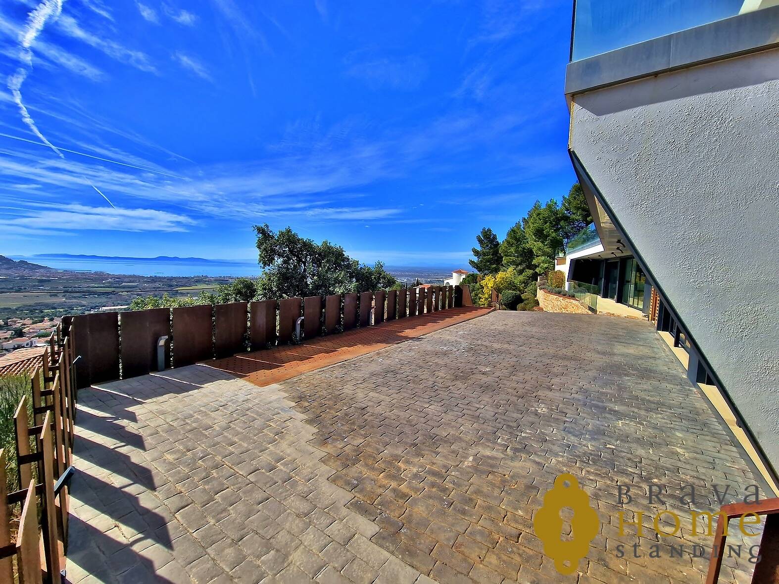 Lujosa villa con orientación sur e impresionantes vistas sobre la bahía de Roses