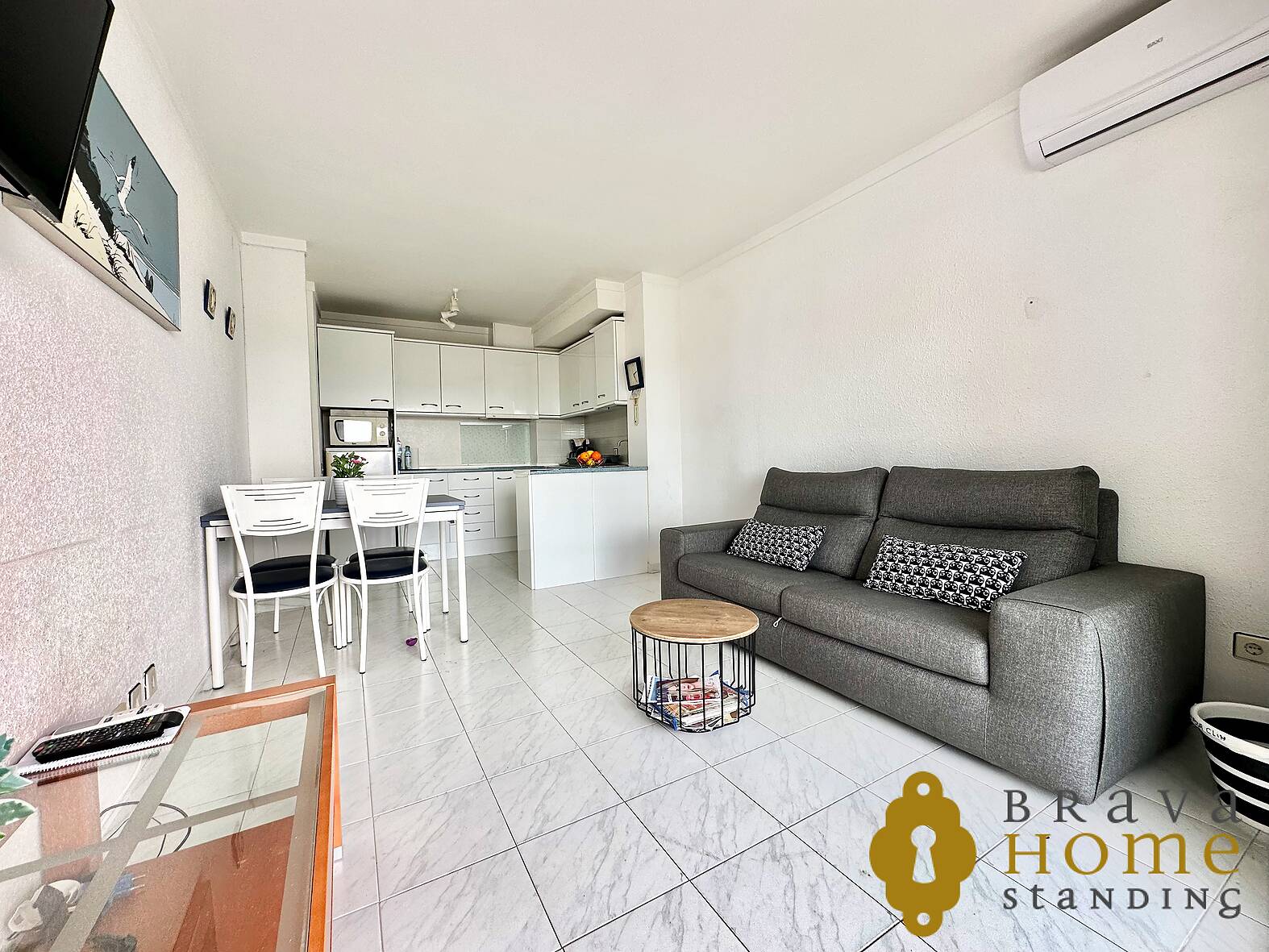 Beautiful apartment overlooking the port of Empuriabrava, for sale