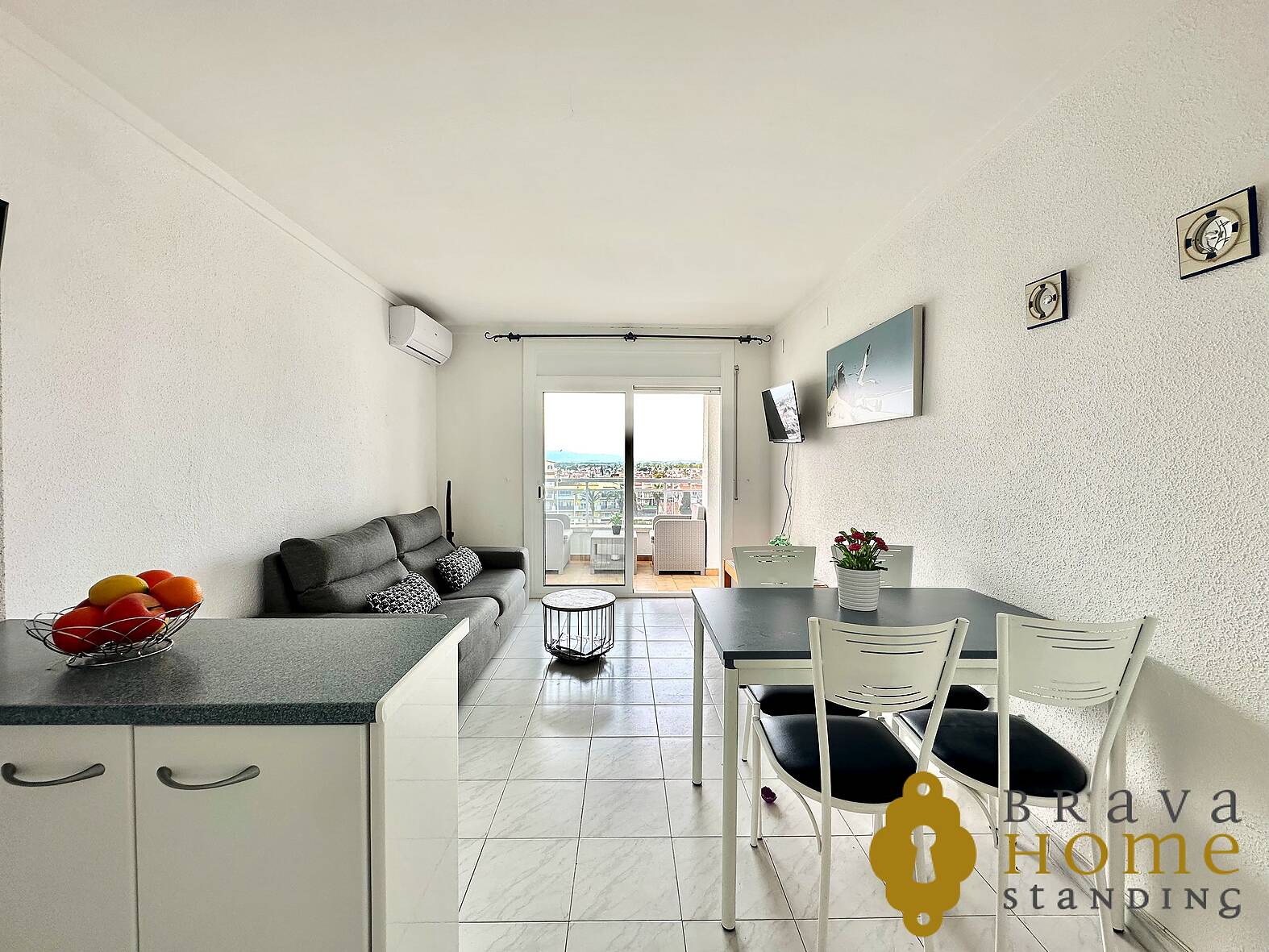 Beautiful apartment overlooking the port of Empuriabrava, for sale