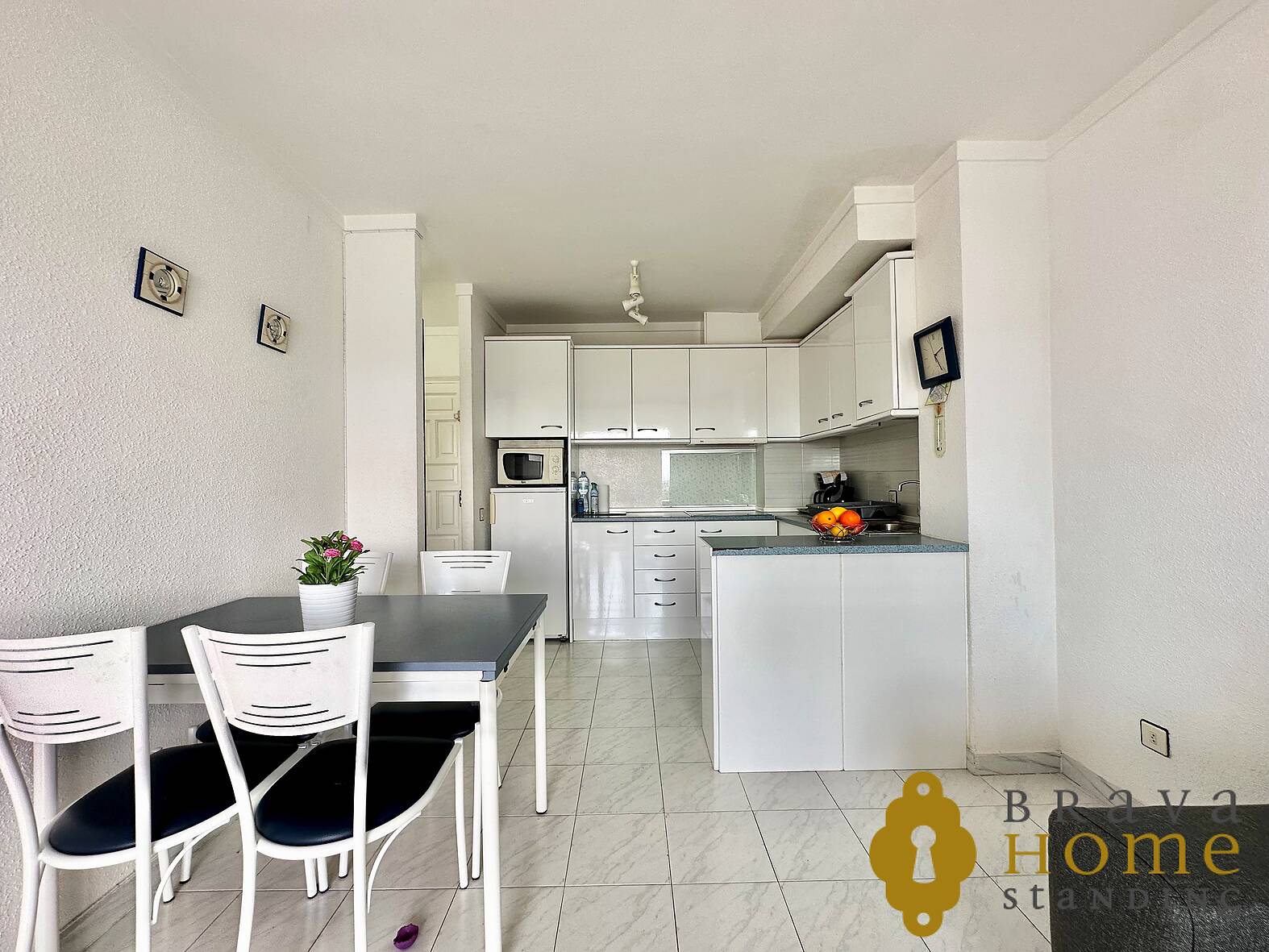 Beautiful apartment overlooking the port of Empuriabrava, for sale