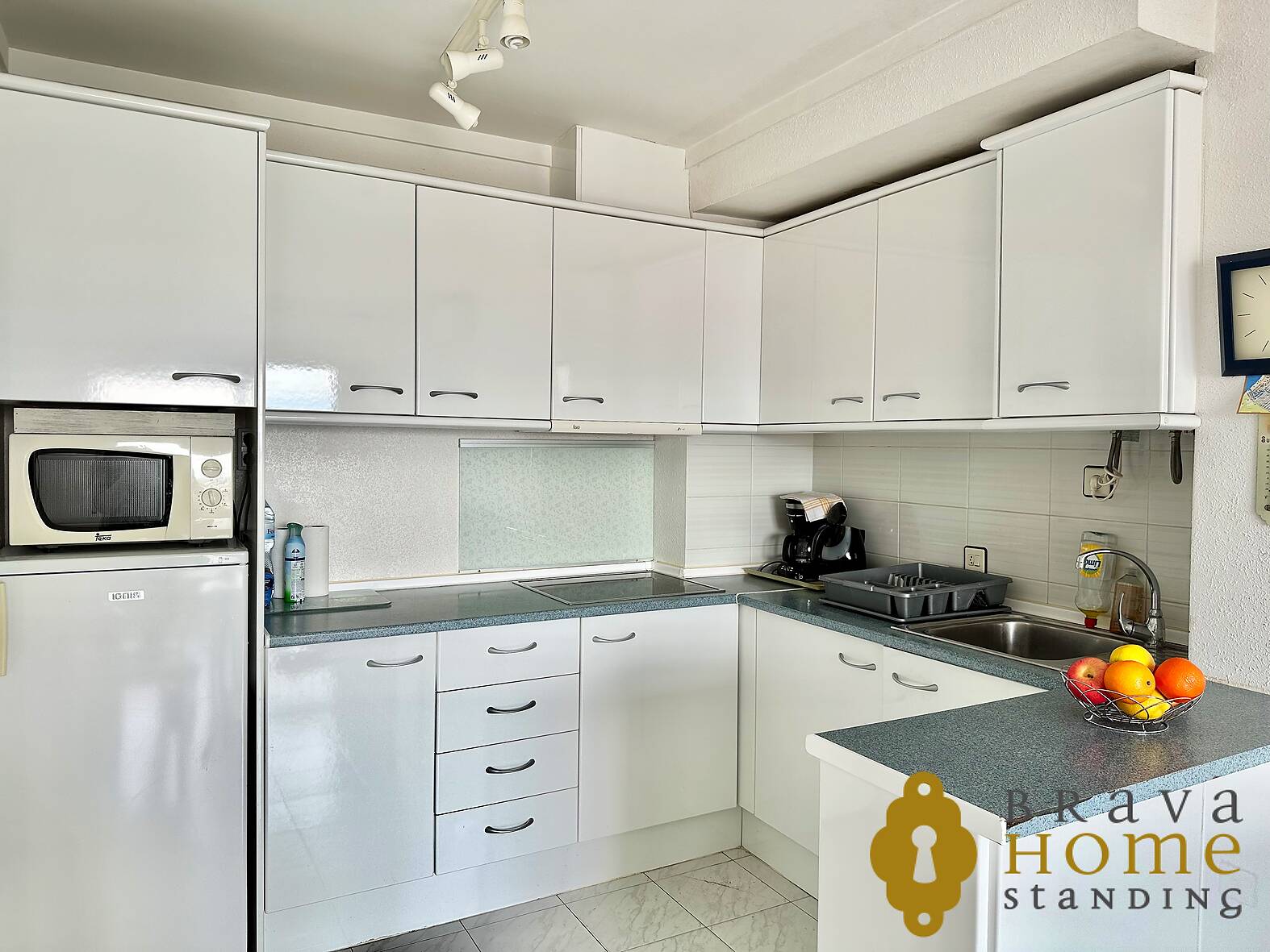 Beautiful apartment overlooking the port of Empuriabrava, for sale