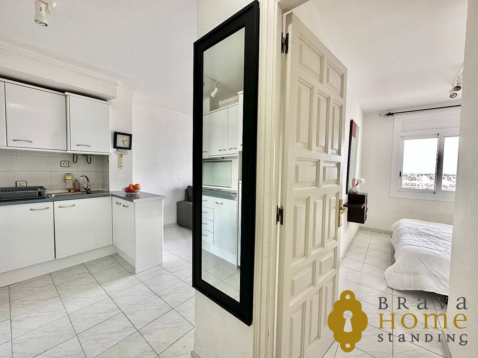 Beautiful apartment overlooking the port of Empuriabrava, for sale