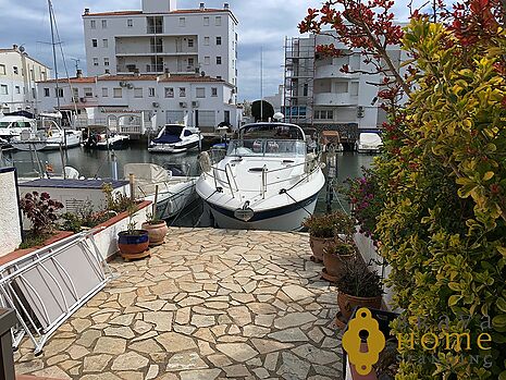 Preciosa casa de pescador amb amarratge de 8x4m en venda a Roses