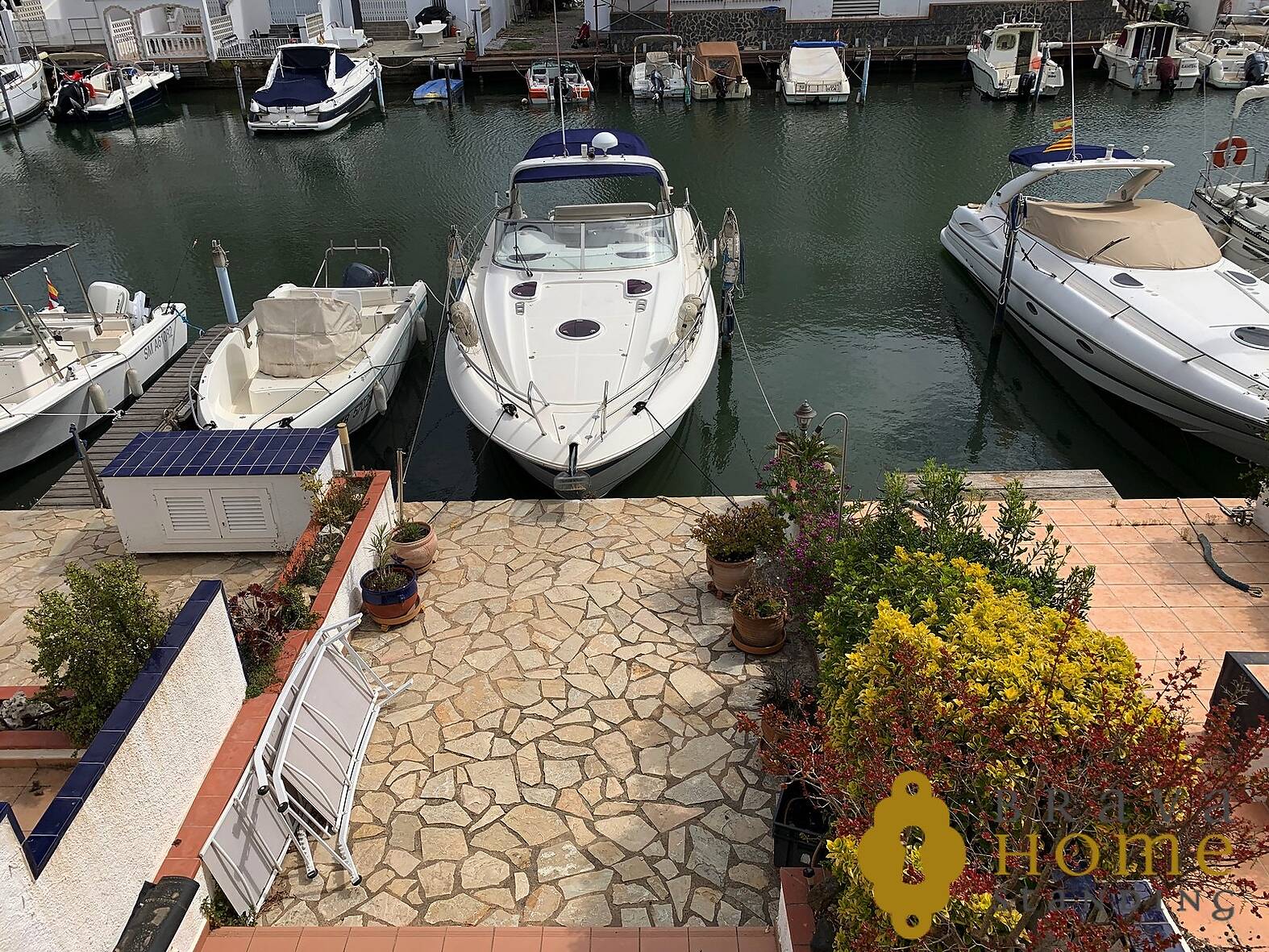 Beautiful fisherman's house with an 8x4m mooring for sale in Rosas