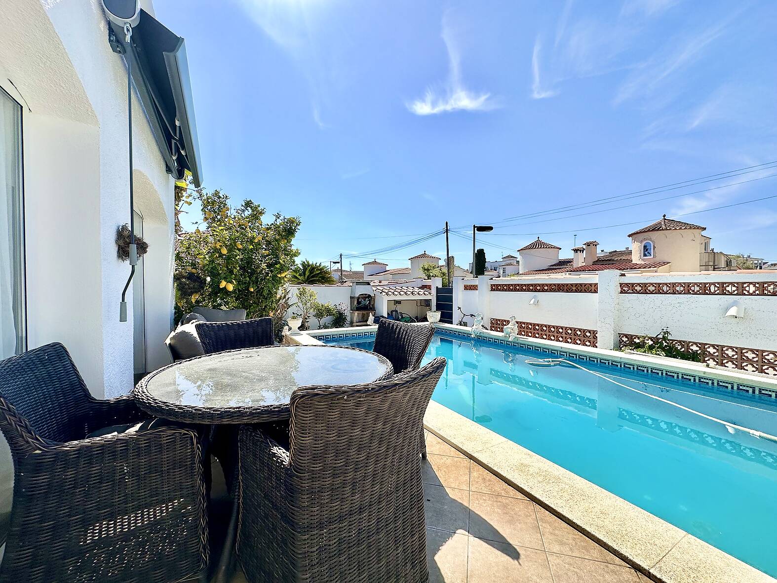 Splendid house with swimming pool for sale in Empuriabrava