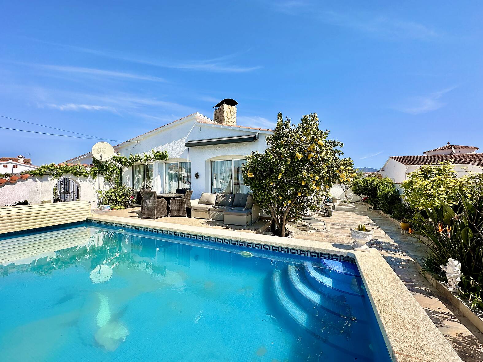 Esplèndida casa amb piscina en venda a Empuriabrava