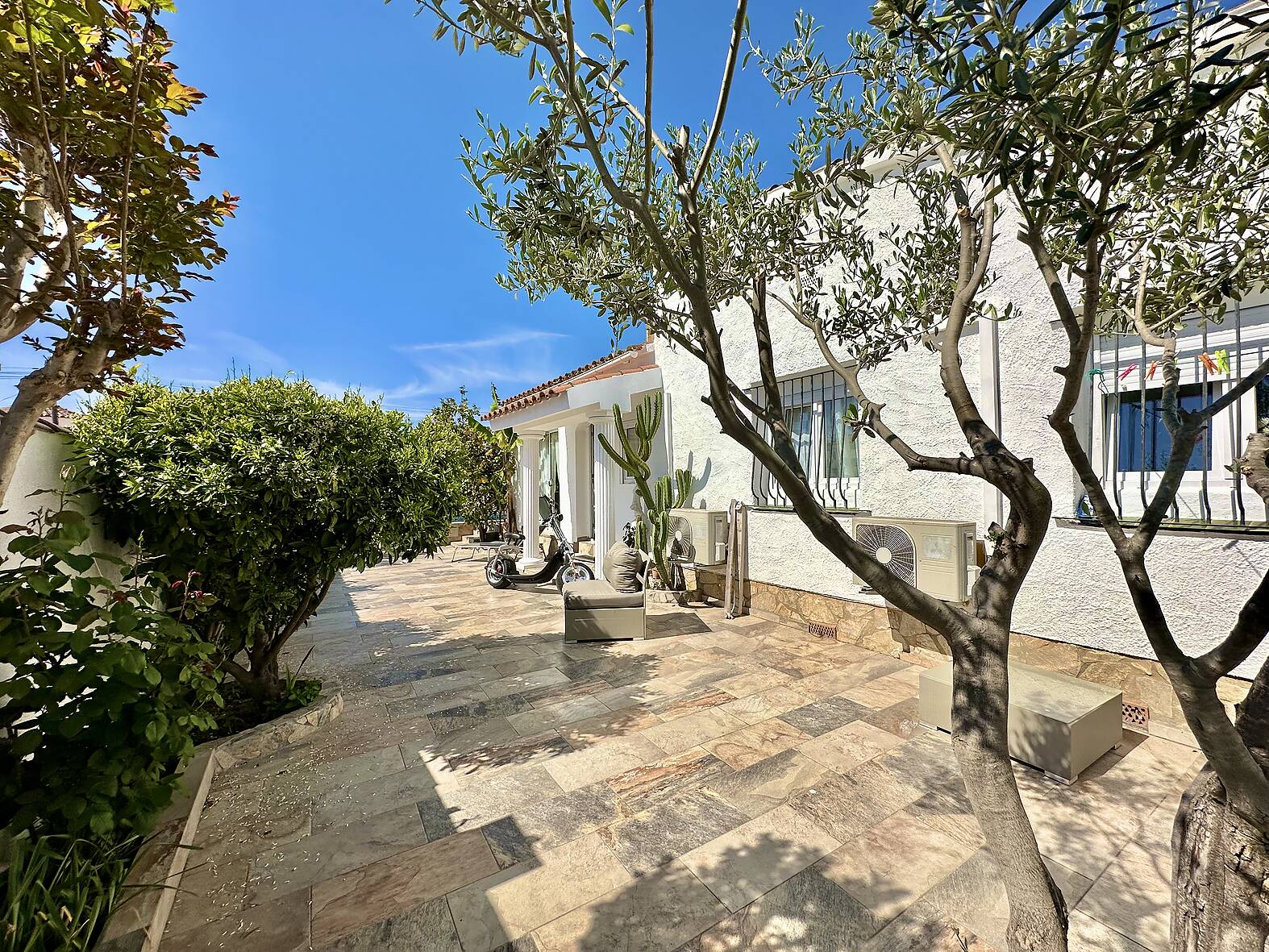 Splendid house with swimming pool for sale in Empuriabrava