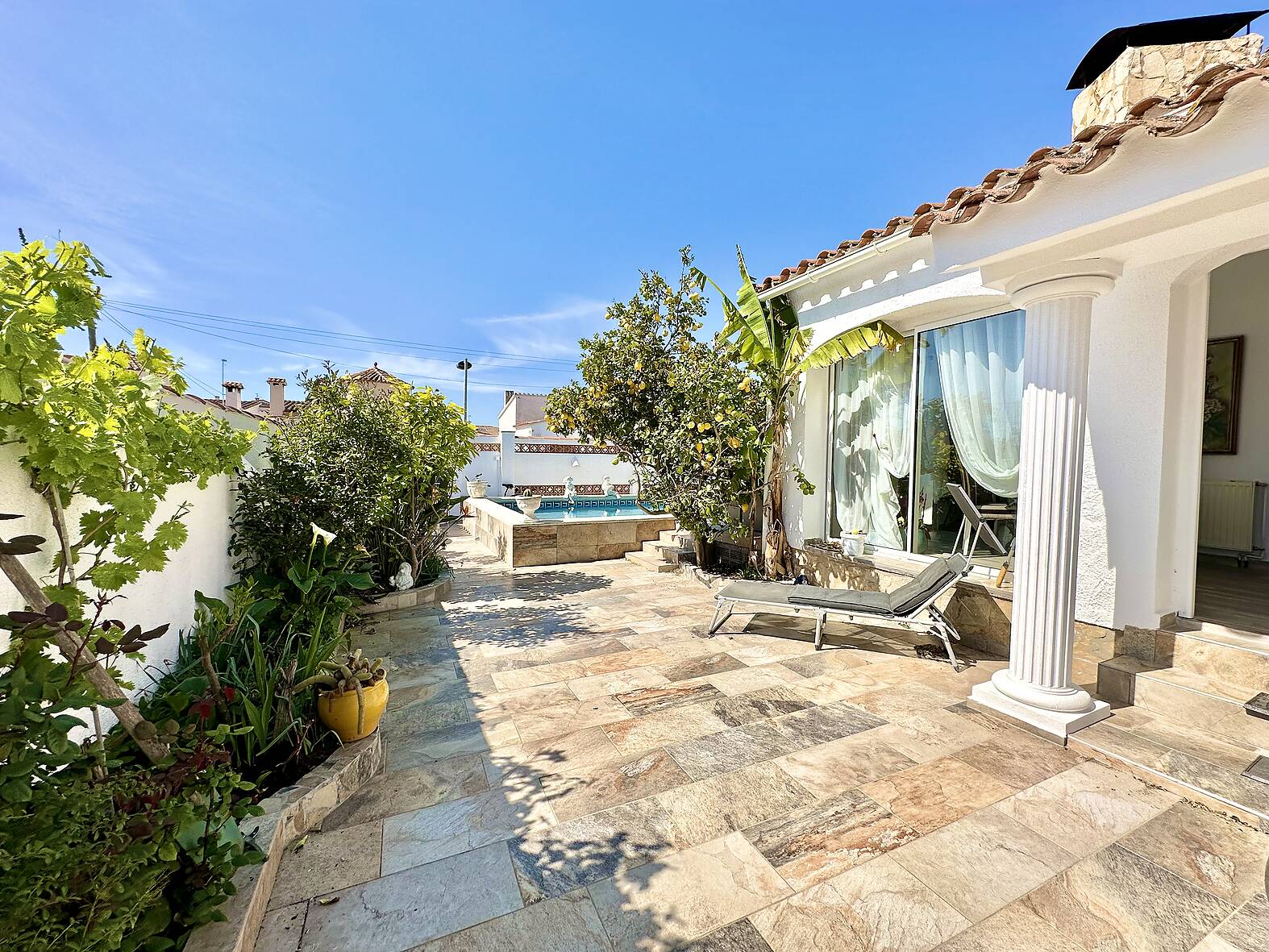 Splendid house with swimming pool for sale in Empuriabrava