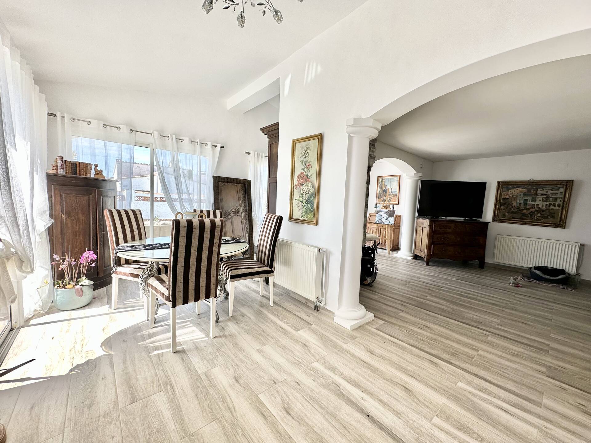 Espléndida casa con piscina en venta en Empuriabrava
