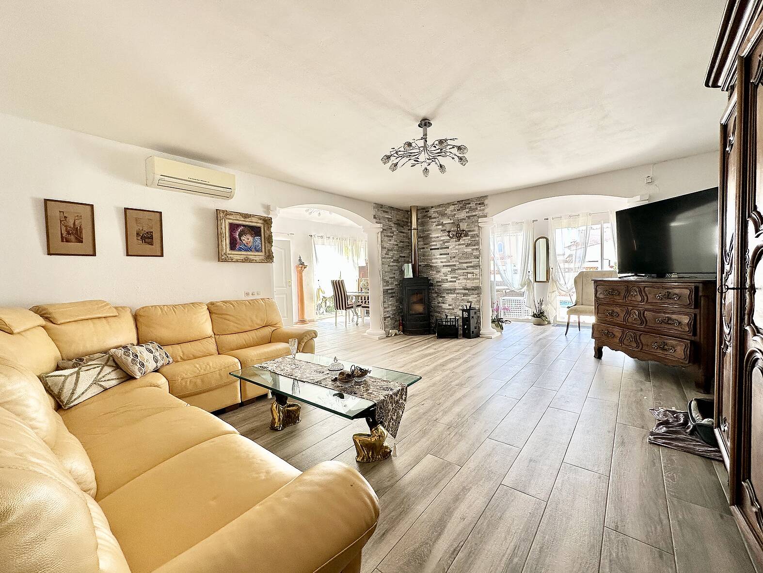 Splendid house with swimming pool for sale in Empuriabrava