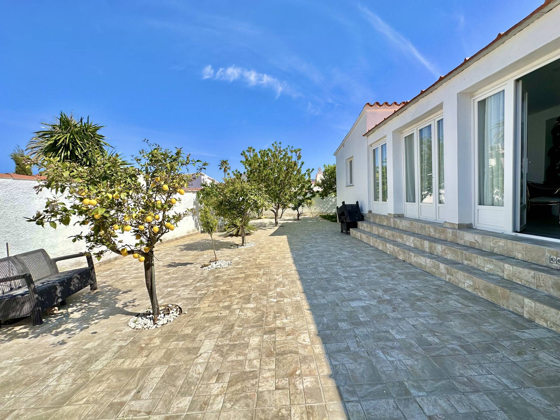 Splendid house with swimming pool for sale in Empuriabrava