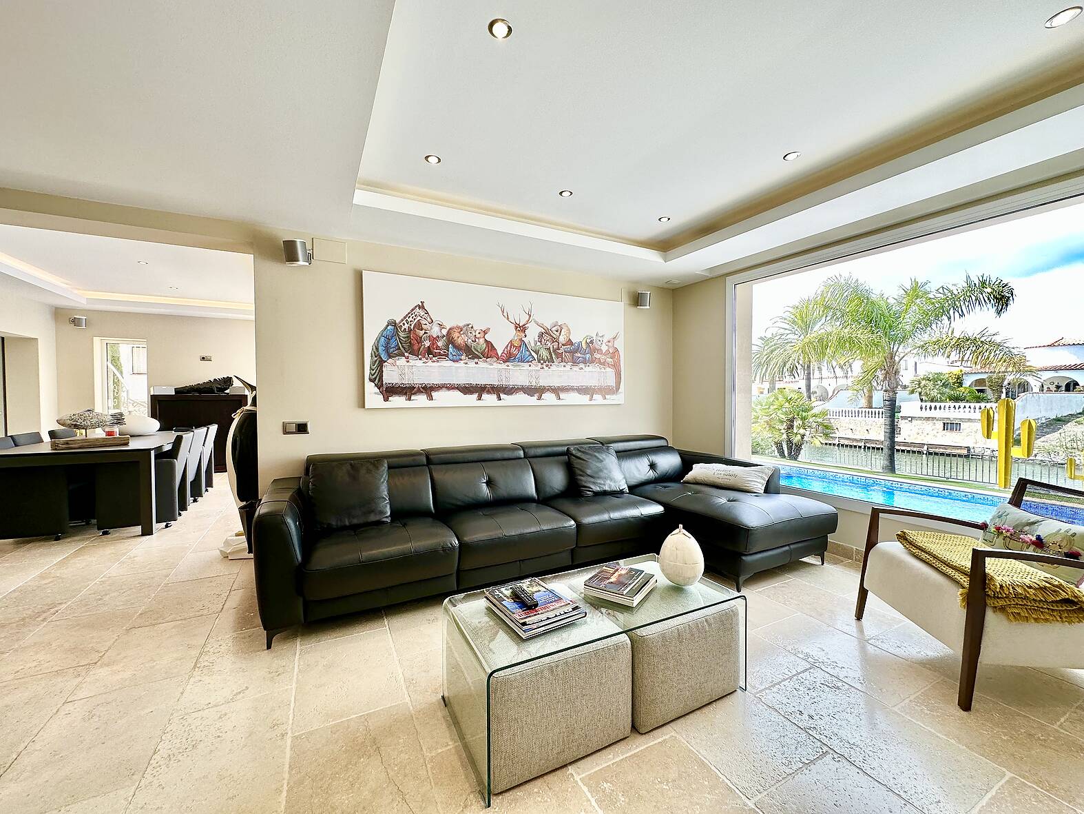 Luxurious villa with 25m mooring and independent apartment in Empuriabrava