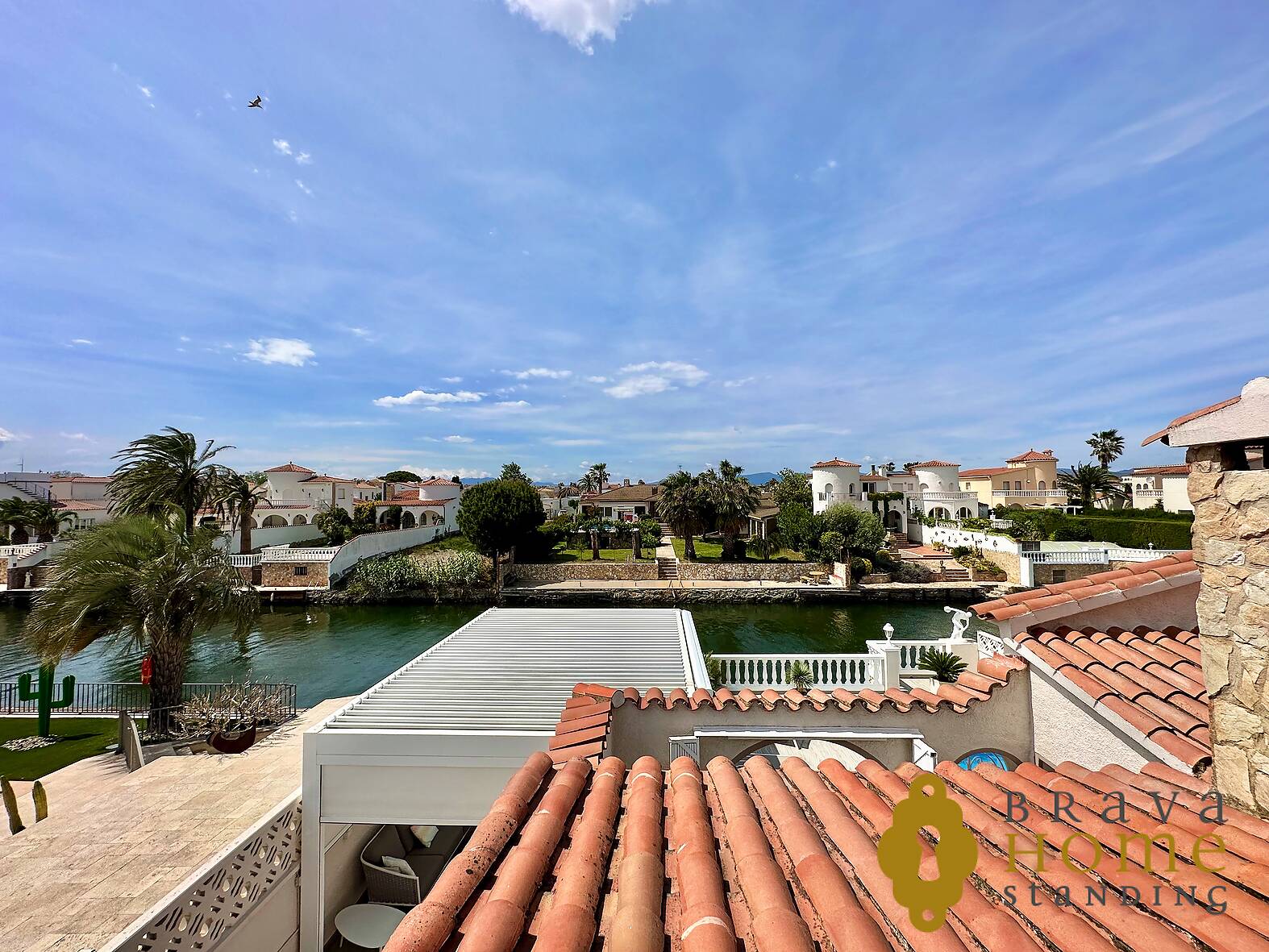 Villa with mooring and independent apartment for sale in Empuriabrava
