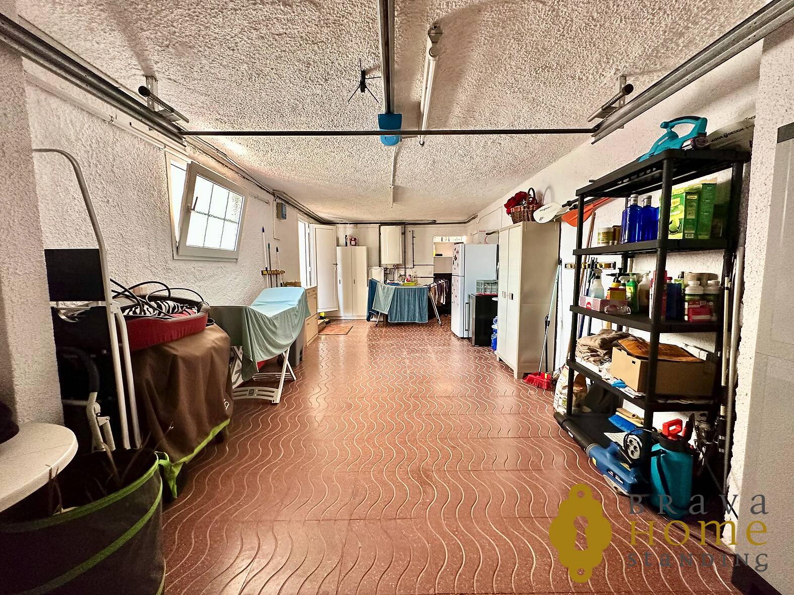 Villa with mooring and independent apartment for sale in Empuriabrava