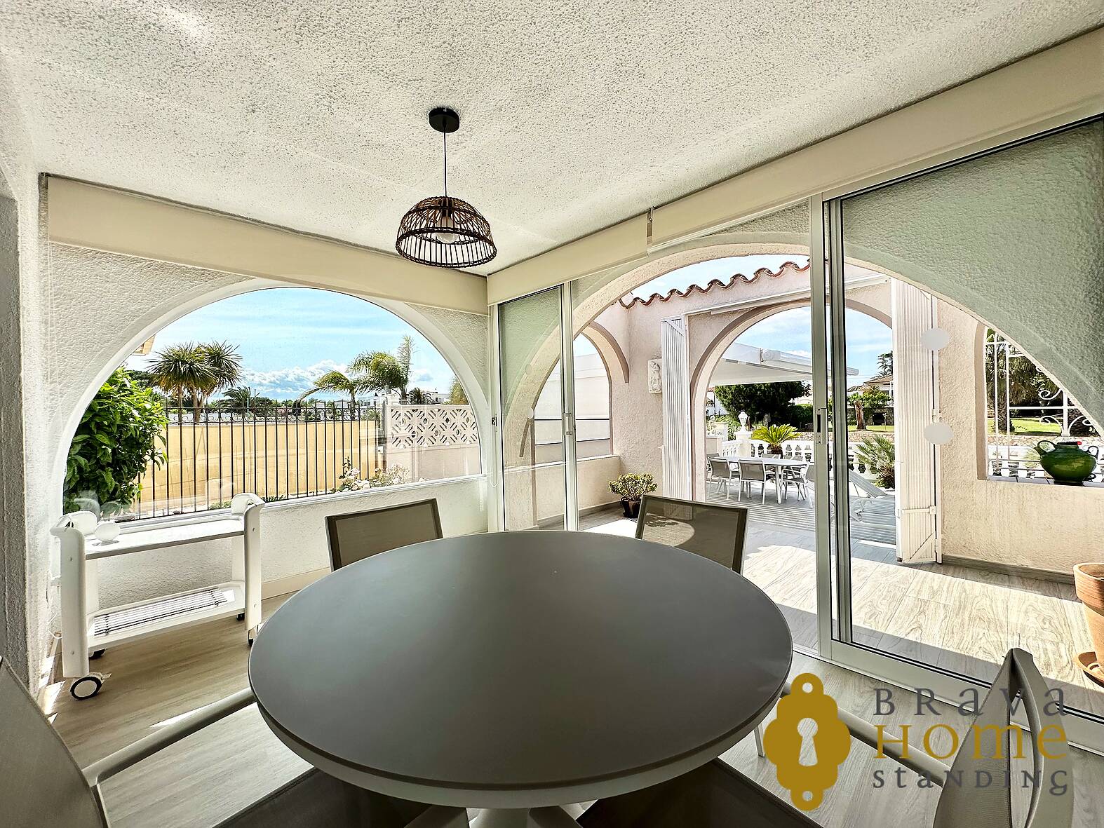 Villa with mooring and independent apartment for sale in Empuriabrava