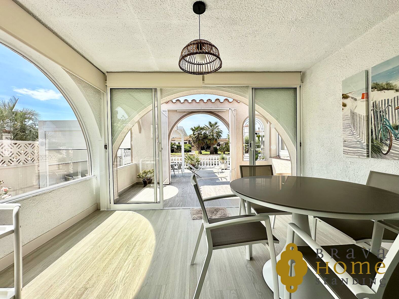 Villa with mooring and independent apartment for sale in Empuriabrava