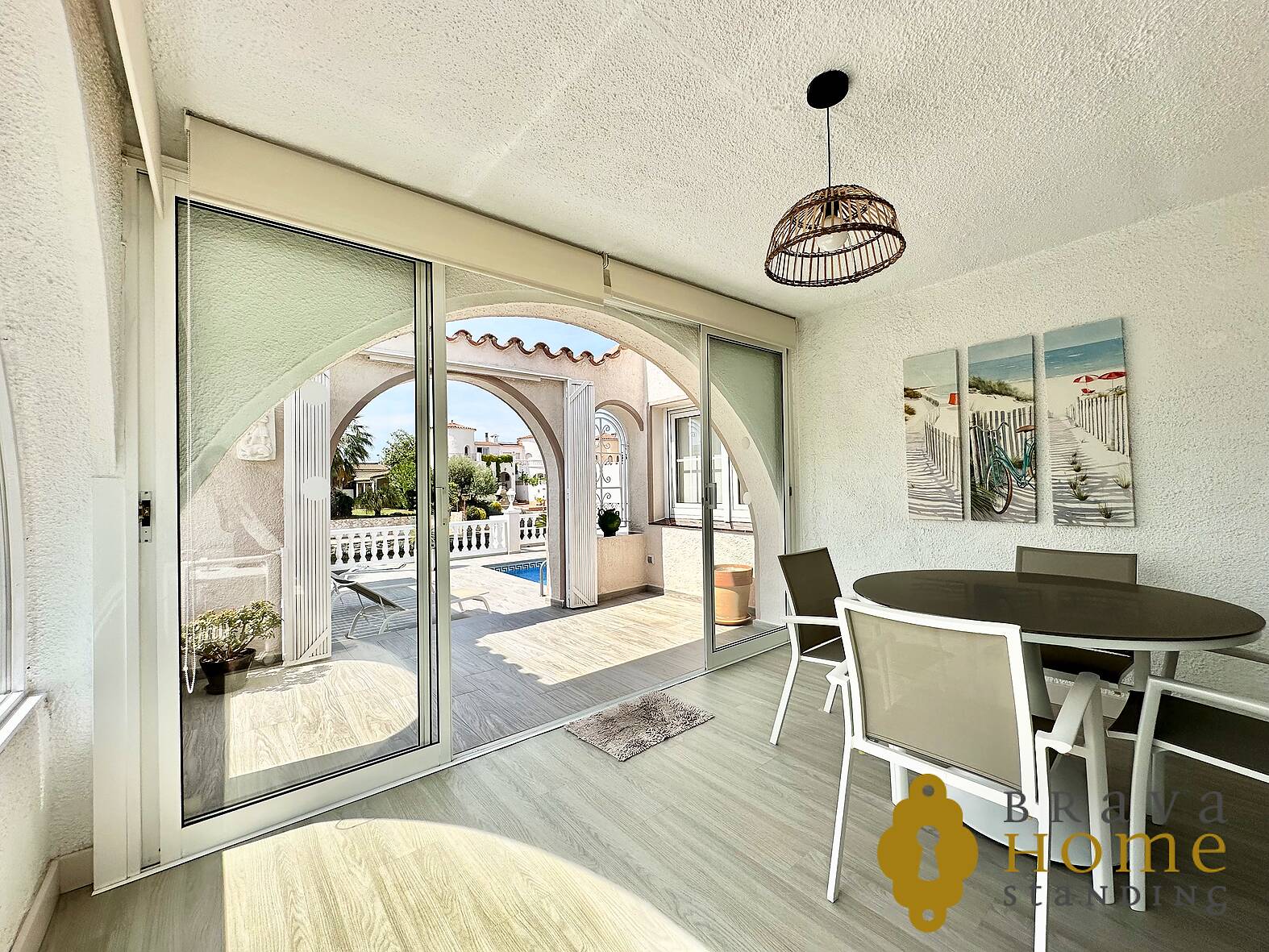Villa with mooring and independent apartment for sale in Empuriabrava