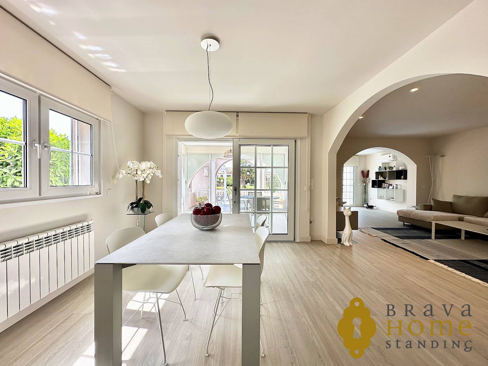 Villa with mooring and independent apartment for sale in Empuriabrava