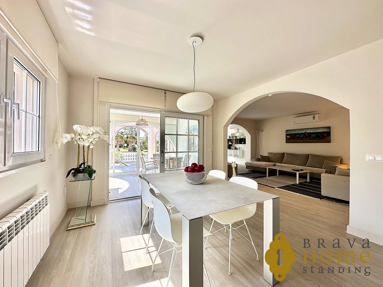 Villa with mooring and independent apartment for sale in Empuriabrava