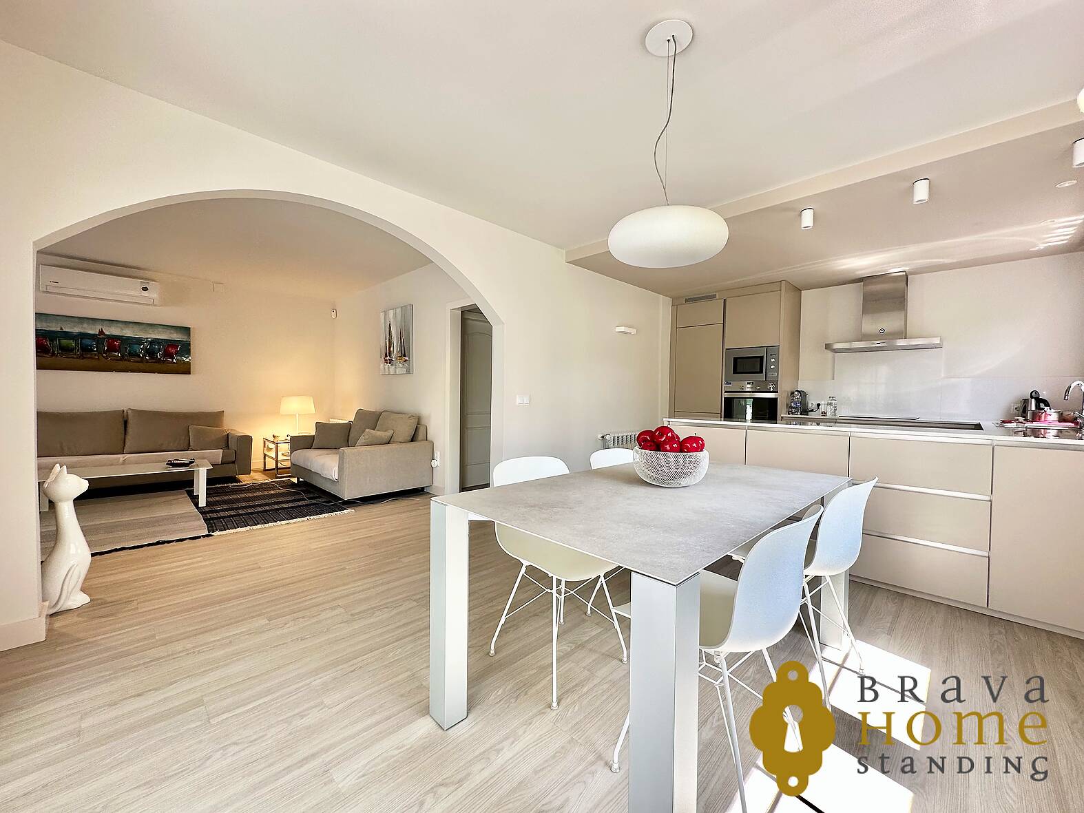 Villa with mooring and independent apartment for sale in Empuriabrava