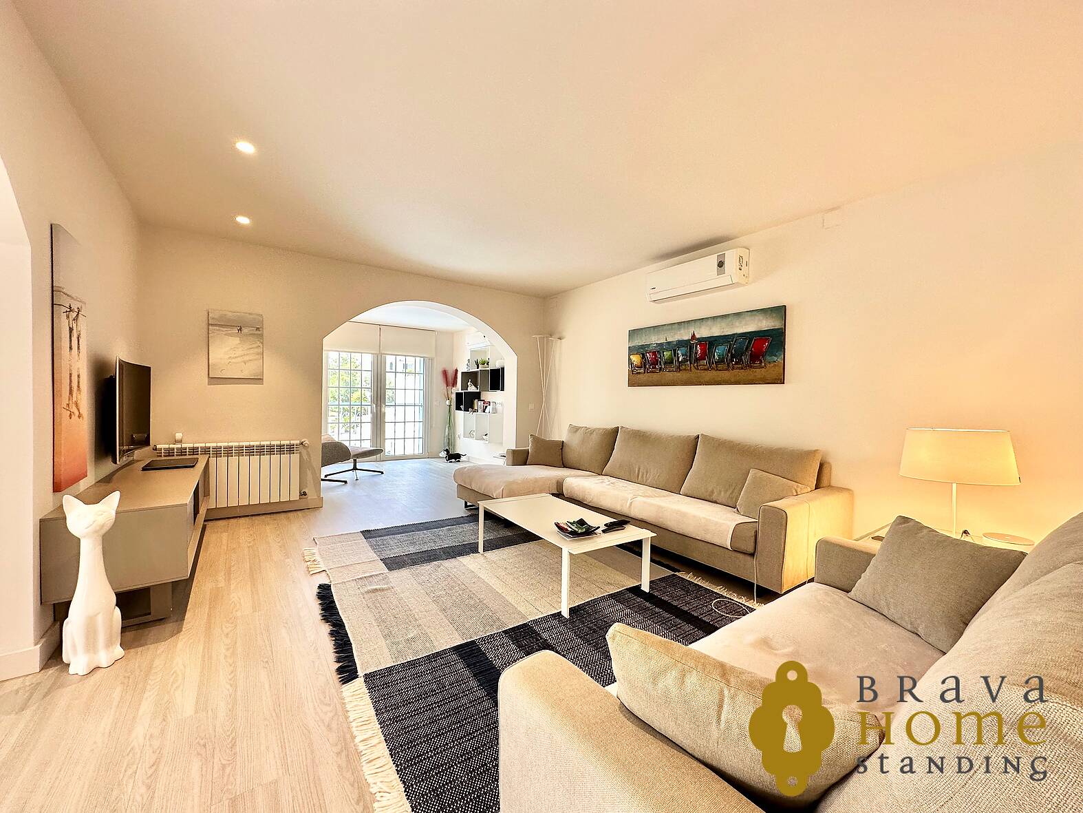 Villa with mooring and independent apartment for sale in Empuriabrava