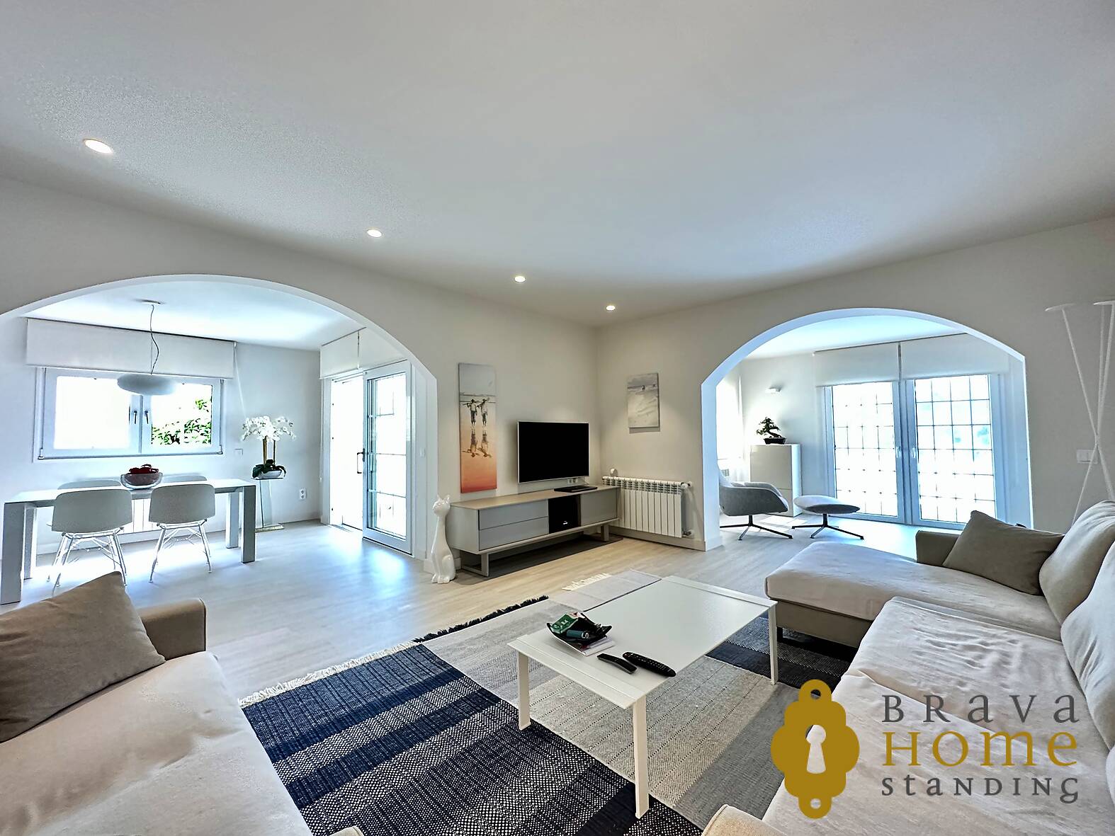Villa with mooring and independent apartment for sale in Empuriabrava