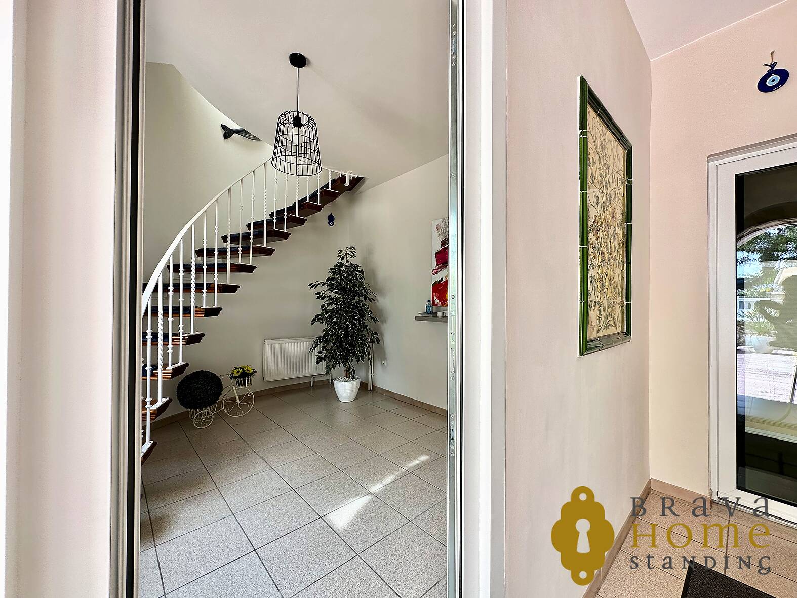 Villa with mooring and independent apartment for sale in Empuriabrava