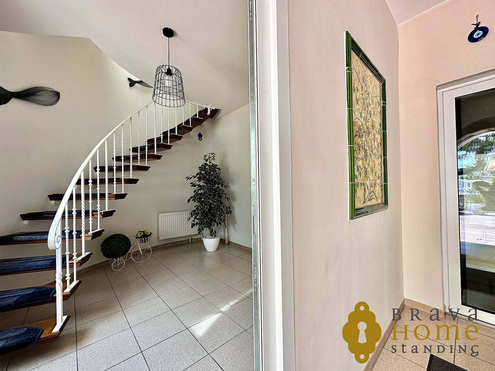 Villa with mooring and independent apartment for sale in Empuriabrava