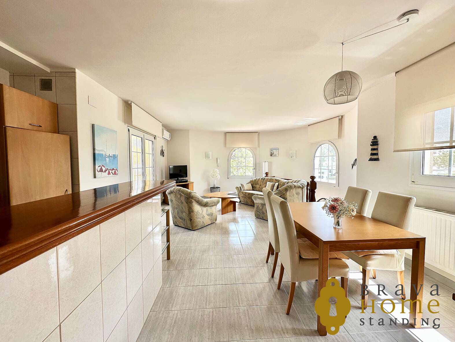 Villa with mooring and independent apartment for sale in Empuriabrava