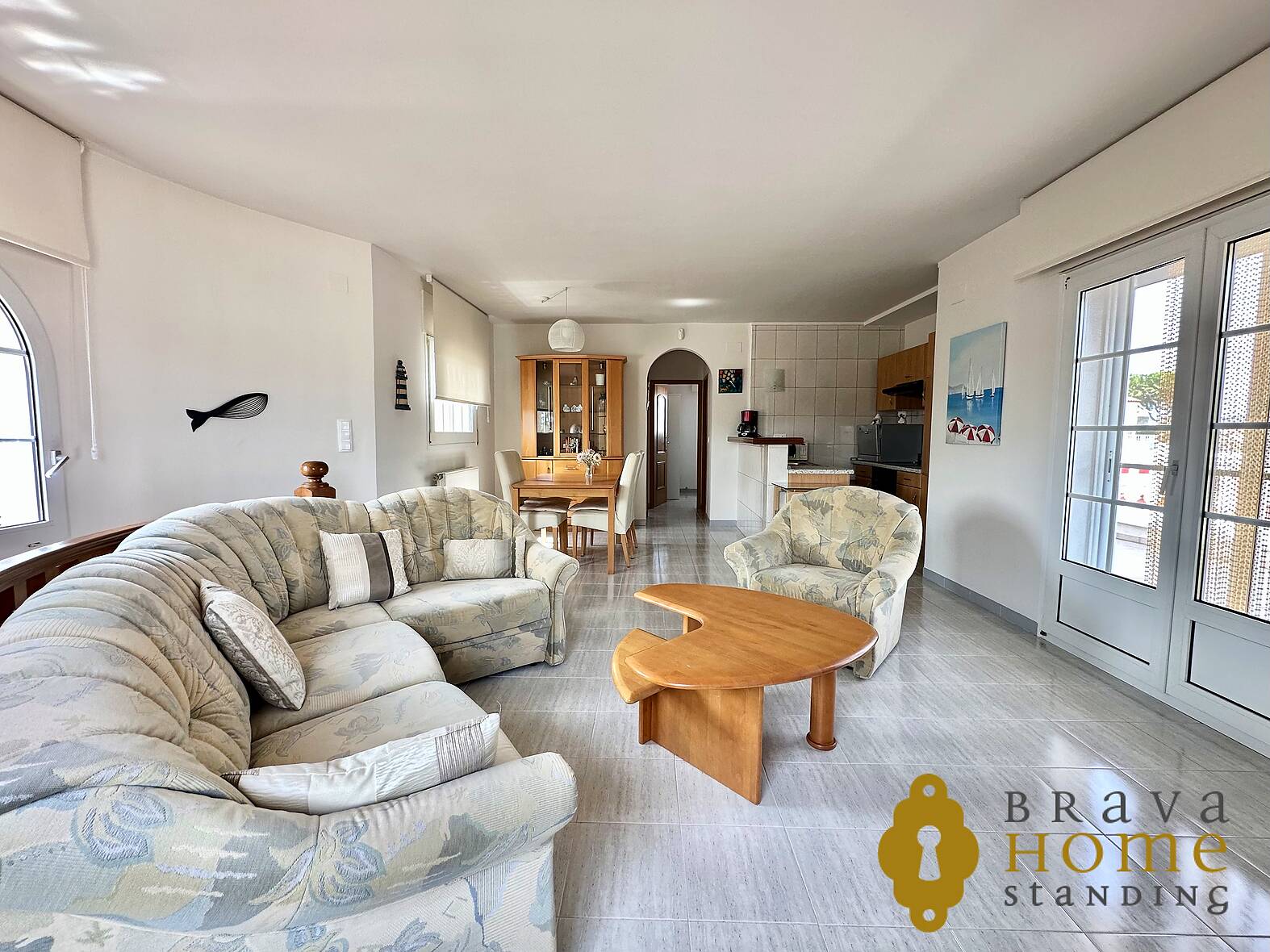 Villa with mooring and independent apartment for sale in Empuriabrava