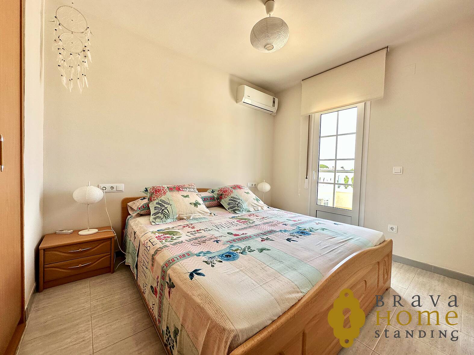 Villa with mooring and independent apartment for sale in Empuriabrava