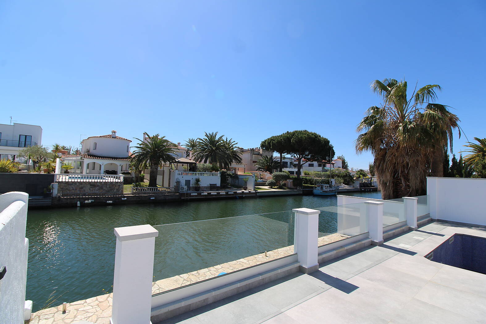 Fantastic newly built villa on a wide canal with mooring for sale in Empuriabrava