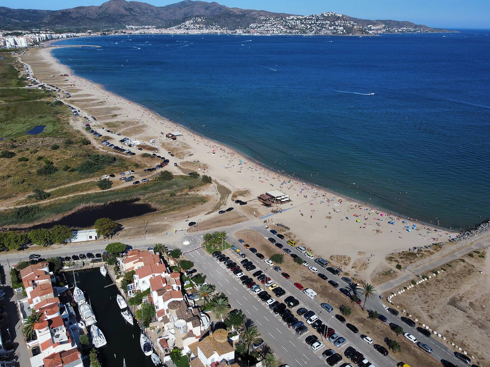 Fantastique maison avec amarre en front de mer à Empuriabrava