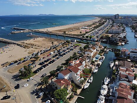 Fantastique maison avec amarre en front de mer à Empuriabrava