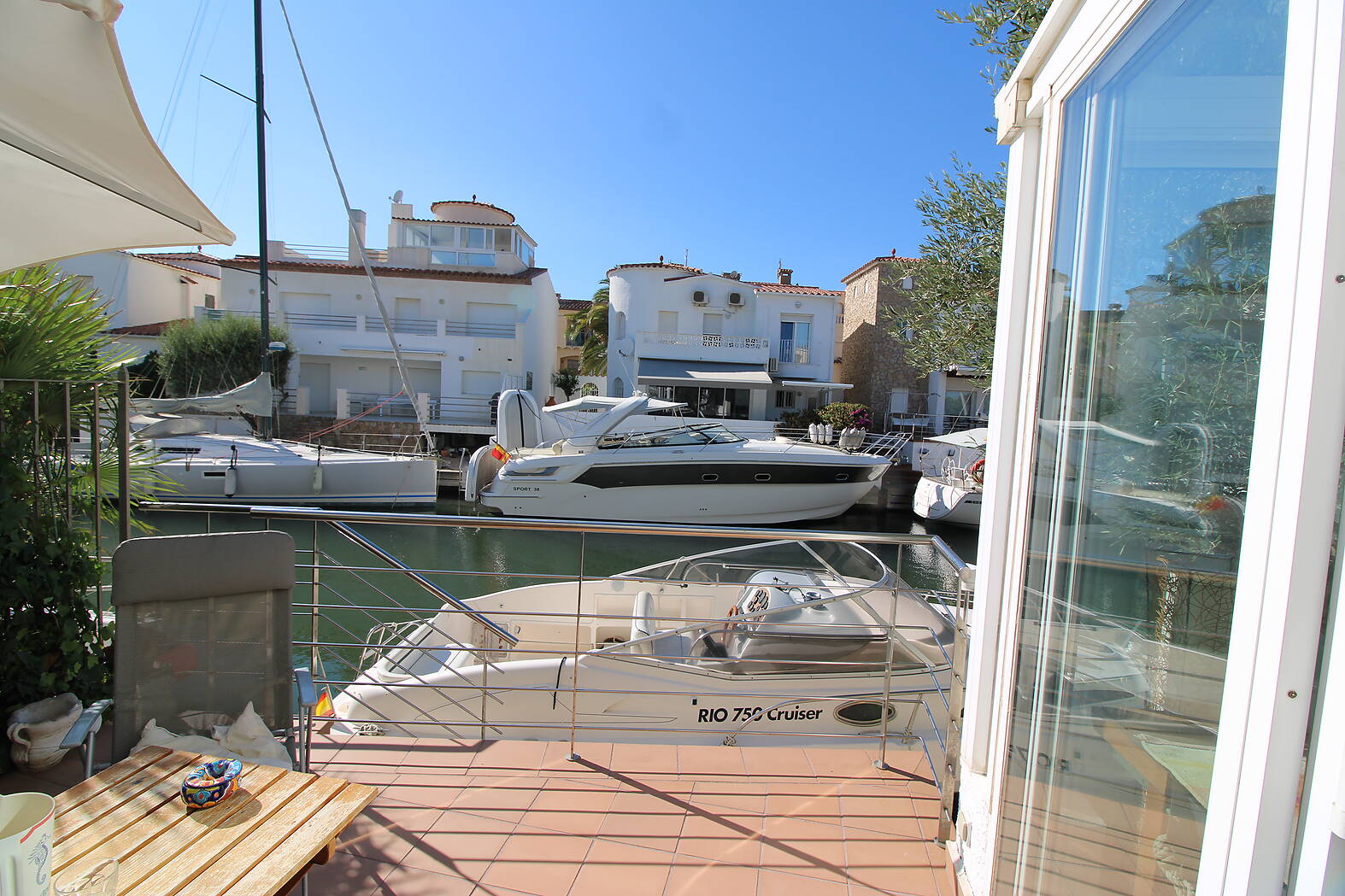 Fantastic house with mooring on the seafront in Empuriabrava