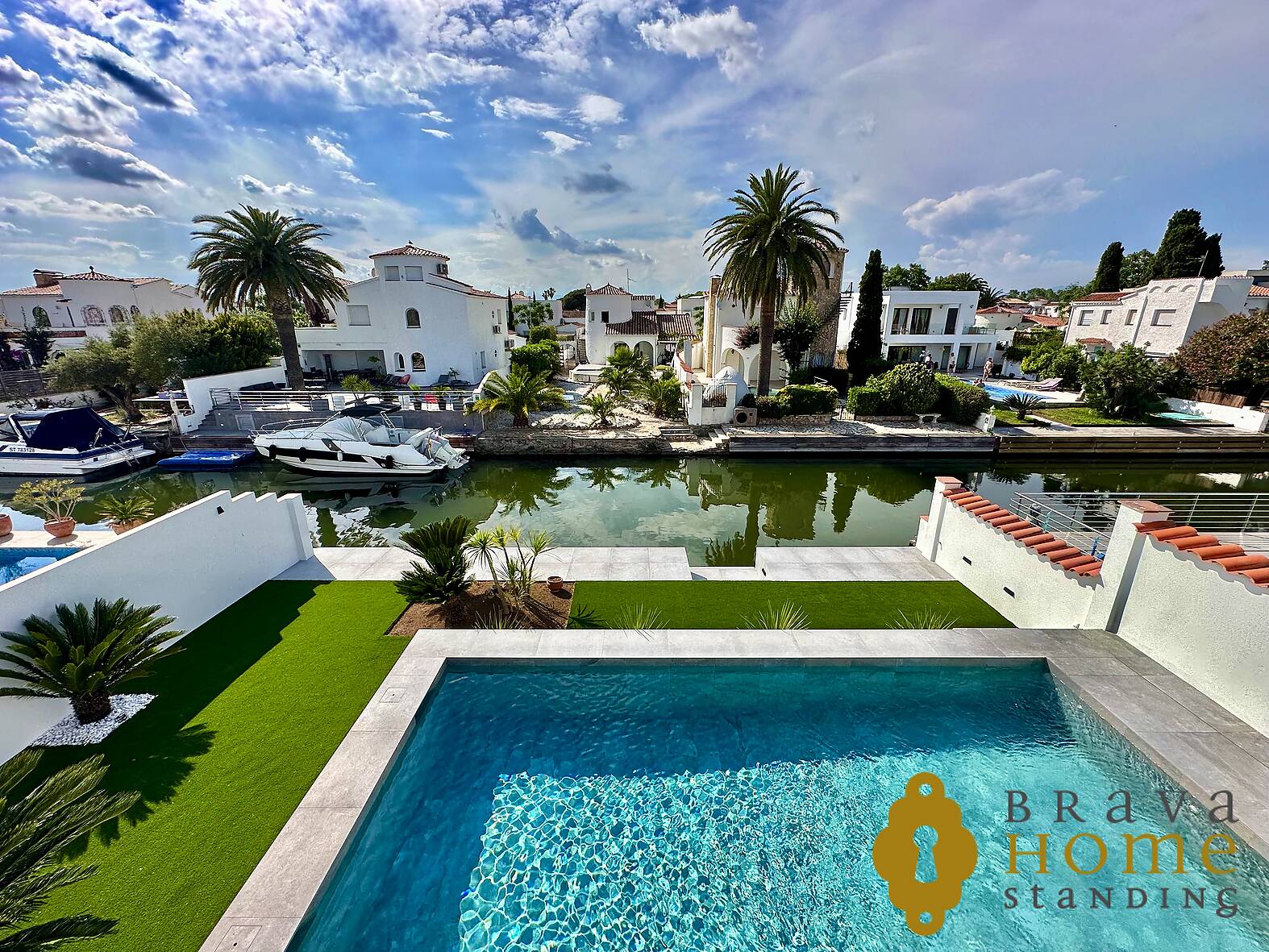 Newly built villa with pool and 14,50m mooring for sale in Empuriabrava