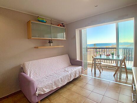 Apartamento en primera línea de mar, en venta en Empuriabrava