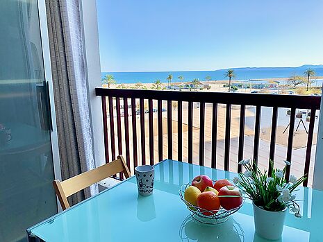 Apartamento en primera línea de mar, en venta en Empuriabrava