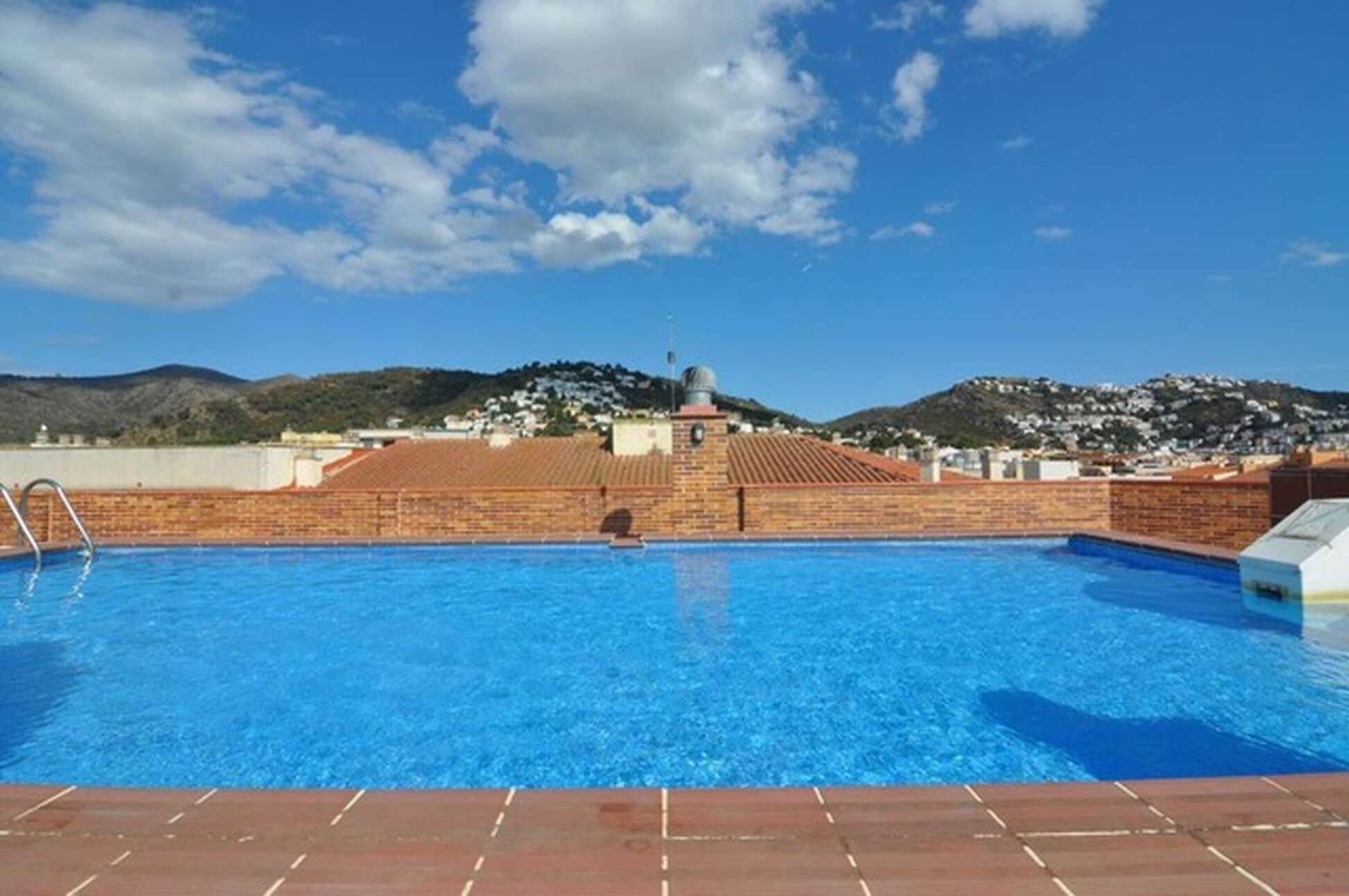 Magnífico piso con piscina en venta en el centro de Roses