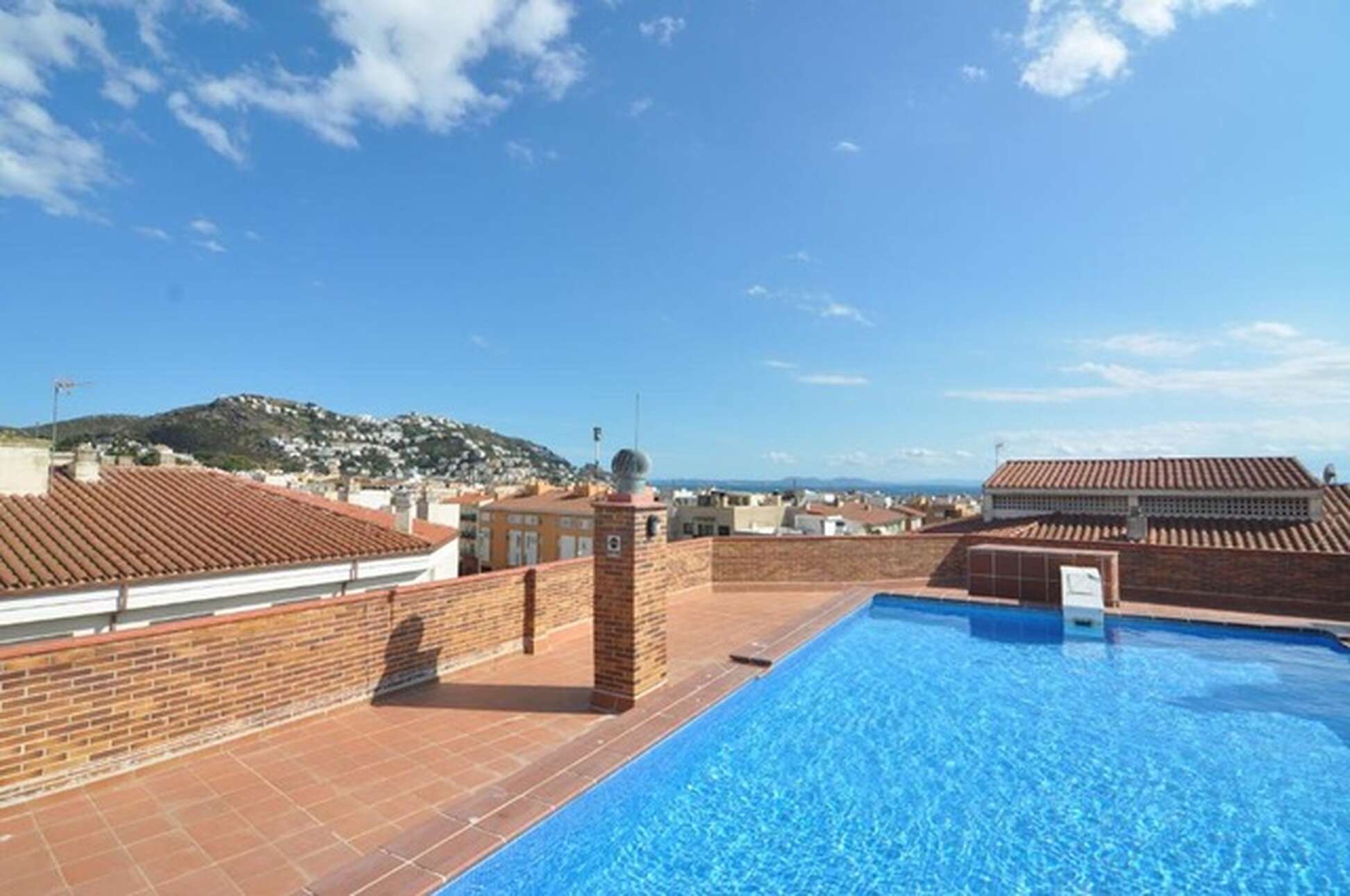 Magnífico piso con piscina en venta en el centro de Roses