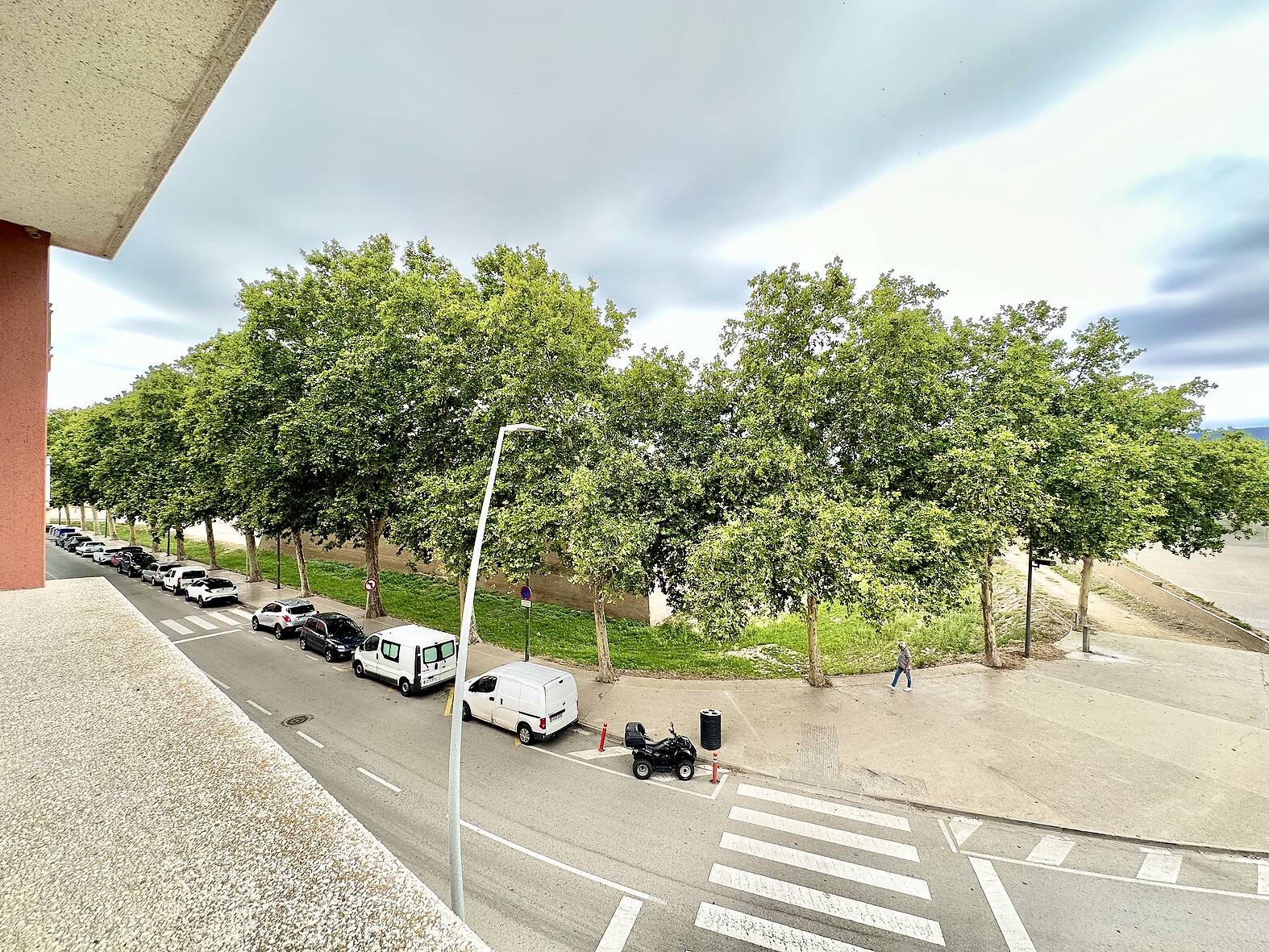 Beautiful apartment with parking and mountain views, for sale in Rosas