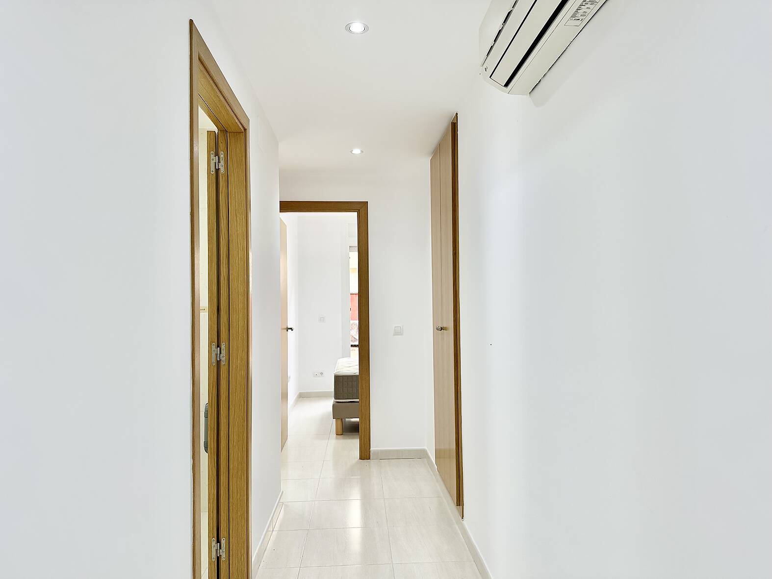 Beautiful apartment with parking and mountain views, for sale in Rosas