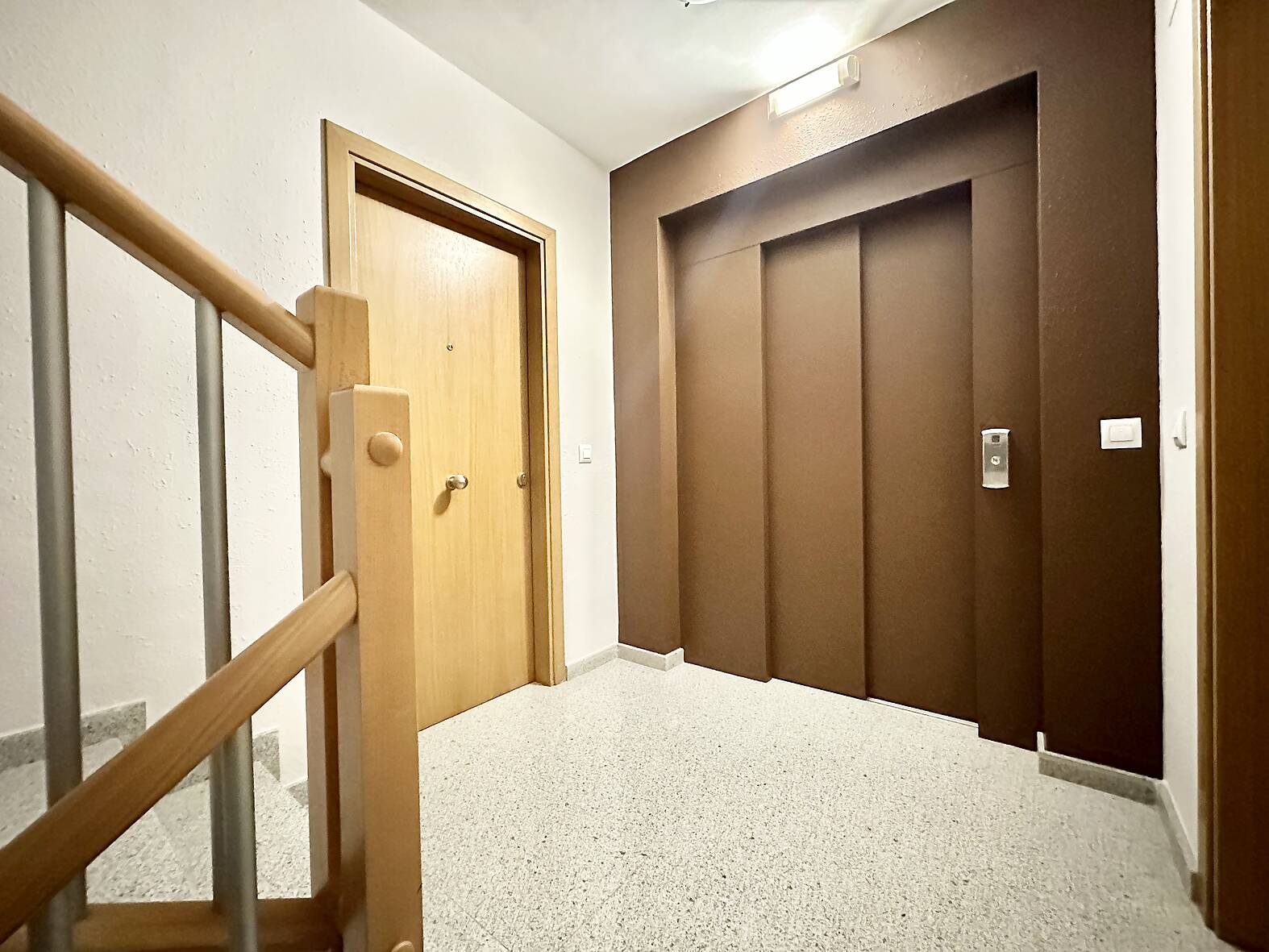 Beautiful apartment with parking and mountain views, for sale in Rosas