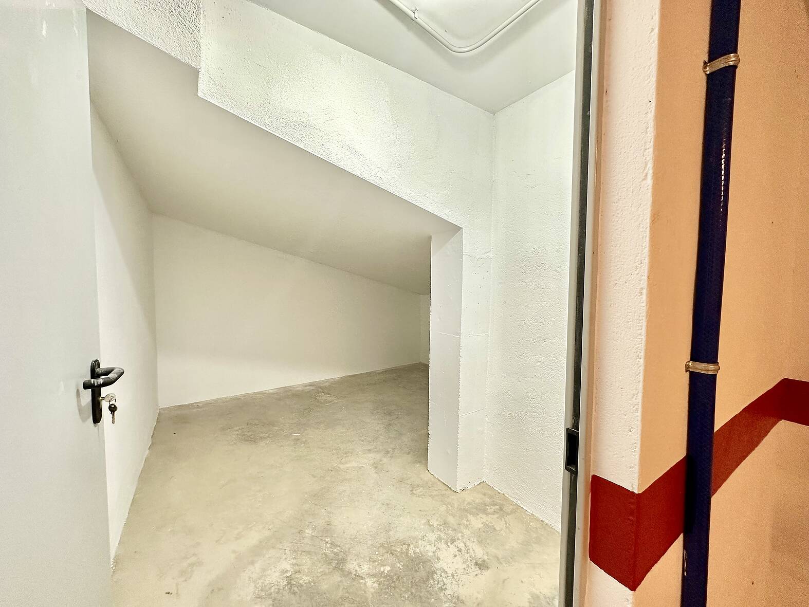 Beautiful apartment with parking and mountain views, for sale in Rosas