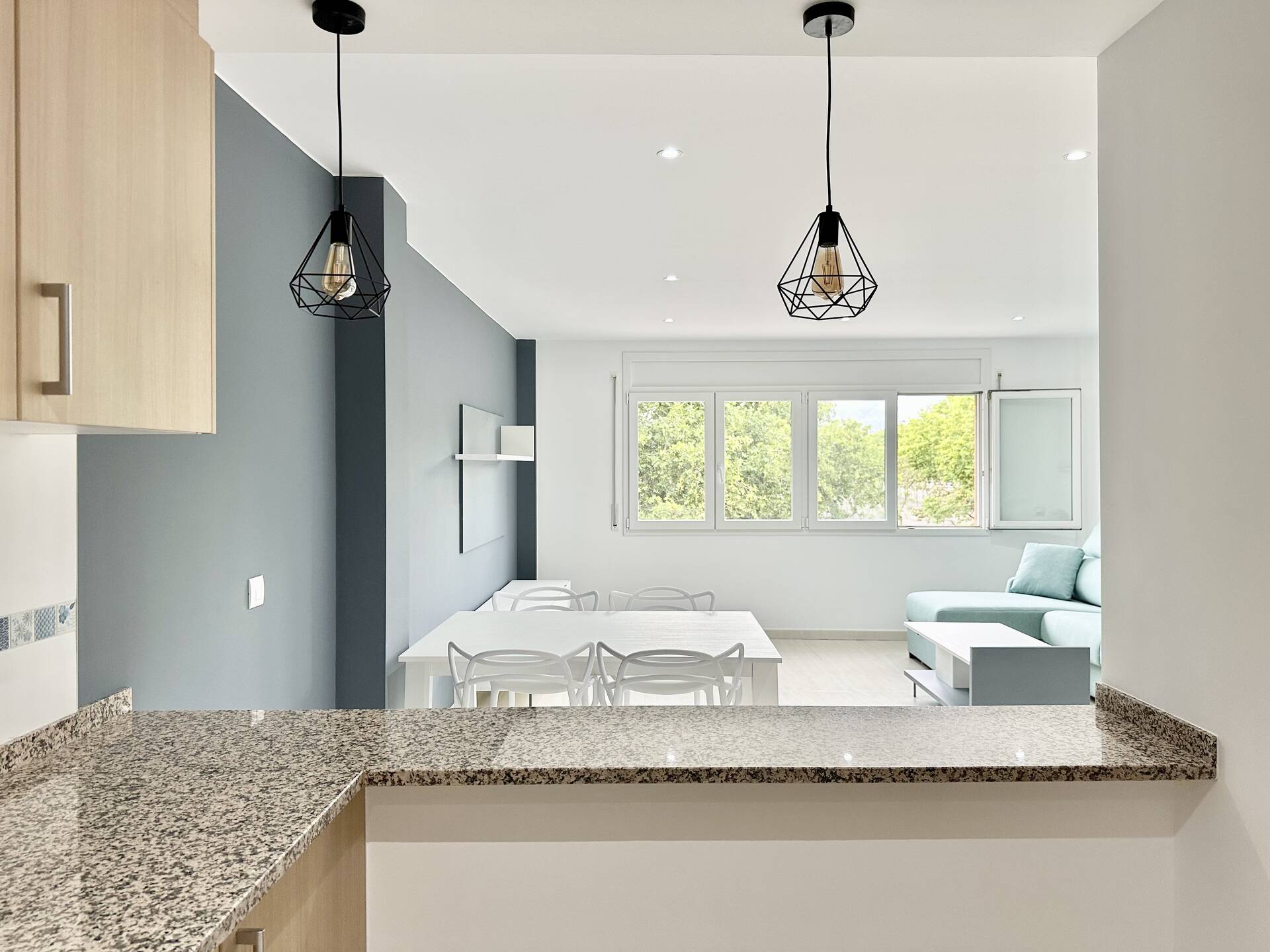 Precioso piso con vistas a la montaña, en venta en Rosas