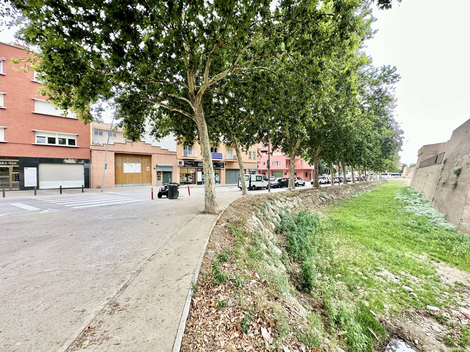 Precioso piso con vistas a la montaña, en venta en Rosas
