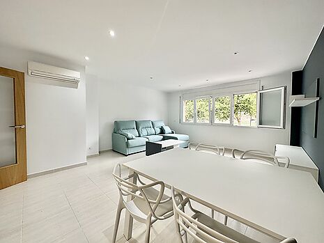 Precioso apartamento con vistas a la montaña, en venta en Rosas