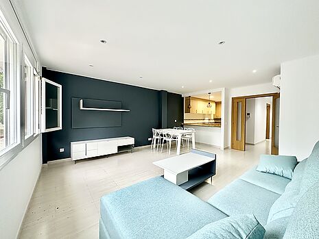 Precioso apartamento con vistas a la montaña, en venta en Rosas