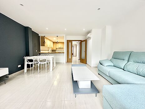 Precioso apartamento con vistas a la montaña, en venta en Rosas