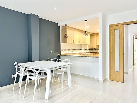 Precioso apartamento con vistas a la montaña, en venta en Rosas